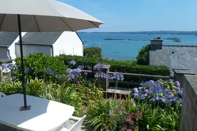 Image de La Maison de Tante Jeanne face Ă la mer sur la baie de Paimpol Bretagne France