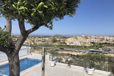 Image de villa vue Golf et mer - piscine - sécurités enfants