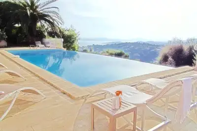 Image de Baie de Saint Tropez avec vue splendide - Belle maison, piscine privée, jacuzzi
