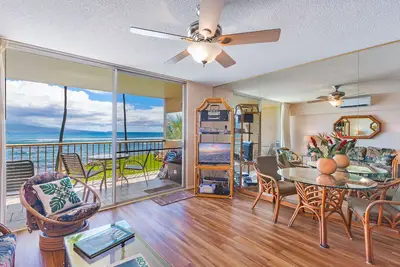Image de 5 Oceanfront Star - Vue Fantaisie Et ​​COMMODITÉS - Cuisine, salle à manger récemment rénovée