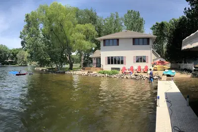 Image de Escapade familiale au bord du lac sur la pointe! Kayaks \/ 2 foyers \/ plage privée \/ lits superposés