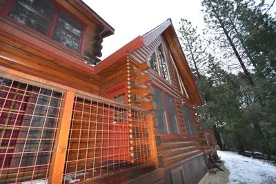 Image de Retraite de la mine perdue, Journal personnalisé Hm w Spa, 11 km de Nevada City, lac Scotts Flat, S