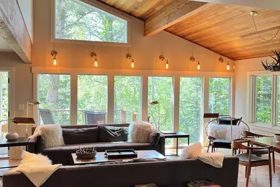 Image de Maison scandinave rustique récemment rénovée à Teton Village, ski in / out