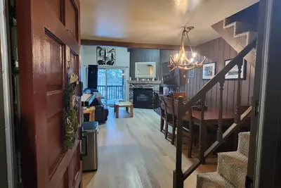 Image de Beautiful 2 Bedroom Condo