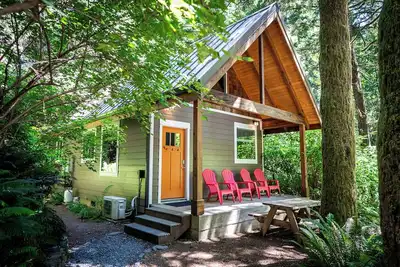 Image de Cabines de luxe nouvellement construites, dans un cadre en séquoia privé près de la rivière Smith