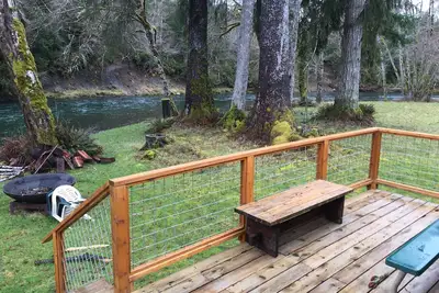 Image de cabine de rivière Solduc près de fourches