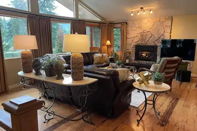 Image de Beautiful Lake Whatcom\/Sudden Valley House Rental steps from the water
