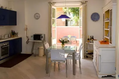 Image de Petite maison de charme à Forte dei Marmi avec la plage