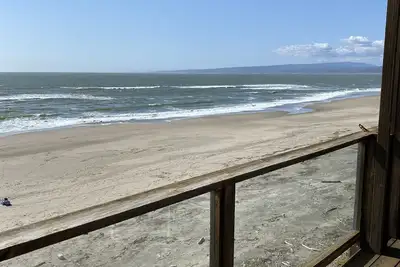 Image de En bord de mer sur le sable - Tout Nouveau 4 Chambre!