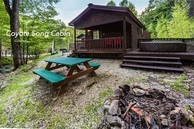 Image de Montagne sérénité proche de la randonnée, le rafting, la pêche et le kayak. \"Coyote Song\"