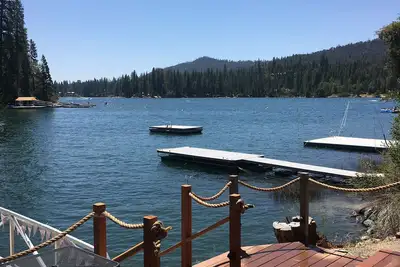 Image de Nous avons encore de l'eau! ! ! Vue imprenable et spectaculaire, quai privé et cove!