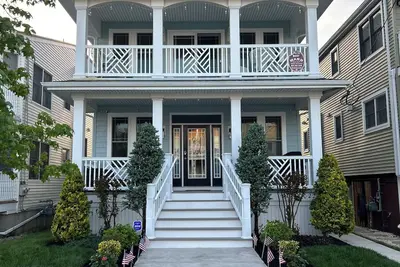 Image de ***** Brand New Beach House, 2 pâtés de maisons de la plage, réservez dès maintenant pour la semaine du 4 juillet! ! !