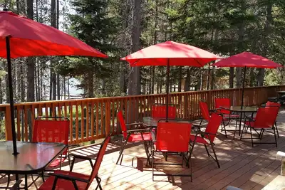 Image de La vie est meilleure au bord du lac à Lakeside Cottage