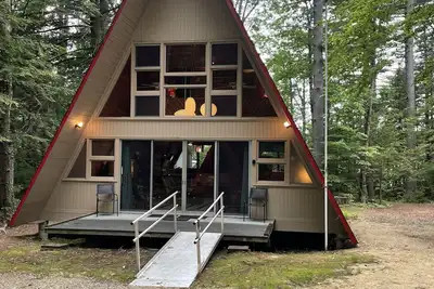 Image de Charme simple sur le lac Big Squam.