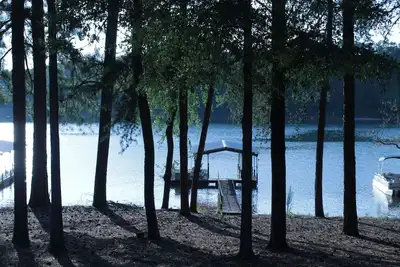 Image de Lakefront propriété Getaway Avec Dock Et Rampe, Près de Clemson