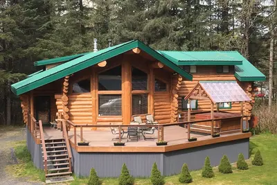 Image de Maison en bois sur mesure: propre, spacieuse et à seulement 4 miles du centre-ville de Seward!