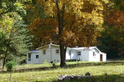 Image de Privé, Cozy Cottage Niché sur la montagne de Peter.