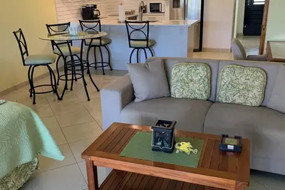 Bien entretenu Sand Dollar Oceanfront Condominium F-9