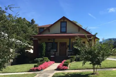 Image de 4br, 3bth Belle maison de style cottage dans le centre-ville de Little Rock