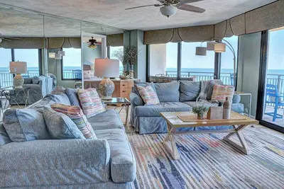 Image de Condo Oceanfront - 3 Bd / 3 Récemment rénové, Salle de bain complète, vues phénoménales au 4ème étage