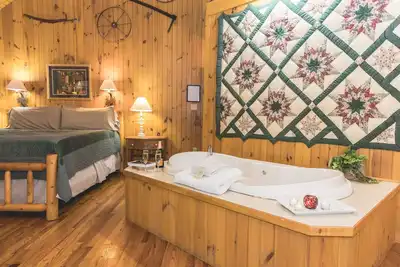 Image de Deerfield Honeymoon Cottage Ă Autumn Ridge