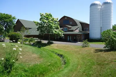 Image de Restez au cœur de la région de dégustation de vins du comté de Leelanau. Vues à Traverse Bay
