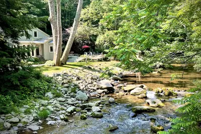 Image de Retraite au bord de l'eau sur la rivière Piney. Détente Blue Ridge Mountain