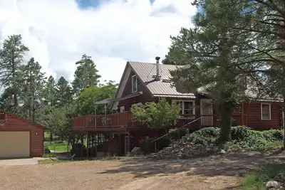Image de Cabine familiale parfaite dans les pins - cour de 2 acres!