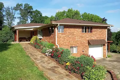 Image de Charmante et spacieuse maison 2 Br / 2 Ba de 2200 pieds carrés avec vue sur Mtn.