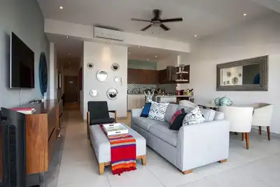 Image de Nouvelle Condominium De Luxe Trois Blocs De La Plage.
