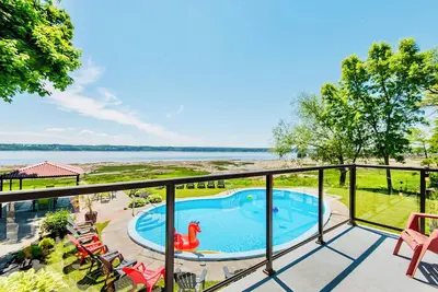 Image de Villa Moderne & Paisible - Vue Imprenable eau- 8 ch. - 9 s. de b. - Spa - Québec