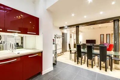 Image de Meilleur emplacement, 130 m², 8 couchages, vient d'être rénové, à pied de tout, climatisation