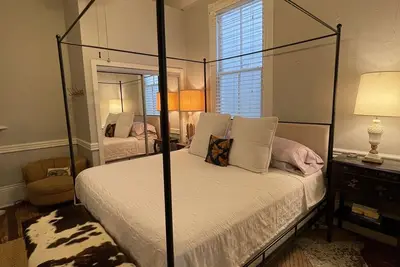 Image de Shotgun 1br élégant dans Lower Garden District