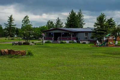 Une escapade parfaite à moins de 3 acres - de belles vues sur la montagne et le parc des glaciers à proximité