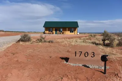 Image de The Sunset Cabin - 2 chambres, 2 salles de bains, cuisine complète, salon et W \/ D. 6 couchages,