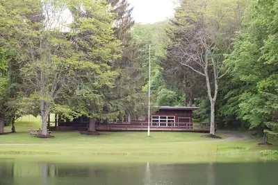 Alpine Lodge Wilderness Sets On 300 Beaux Sentiers Acres Randonnee, Vues Pond