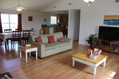 Image de Water Front Beach House sur la baie, lancement de bateau, WiFi