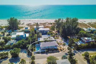 Image de Étapes de luxe maison de plage haut de gamme du golfe du Mexique, piscine chauffée, spa et cabane