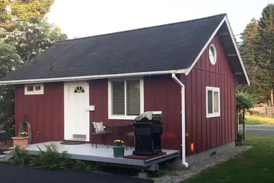 Image de Cute Cottage près de la ville et des sentiers de vélo