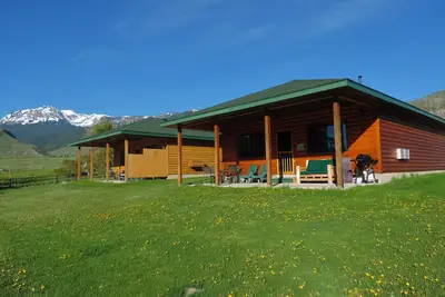 Image de *** Cabine Cinq ÉTOILES Sur La RIVIÈRE Yellowstone ***! ! ! La Cabine Grizzly Den sur la rivière Ynp