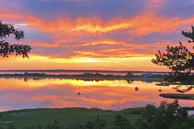 Image de Spacieux Waterfront House avec plage privée, lac spectaculaire et vue sur l'océan