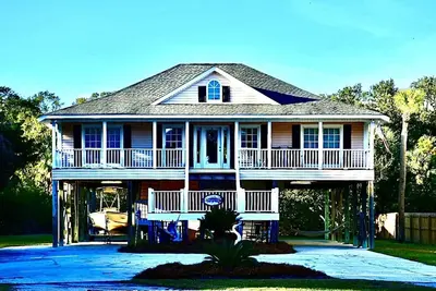 Image de Magnifique Bch Home, + -600 'de la plage, Slp 10, Wi-Fi, Tidal Cr, zone événement parfait