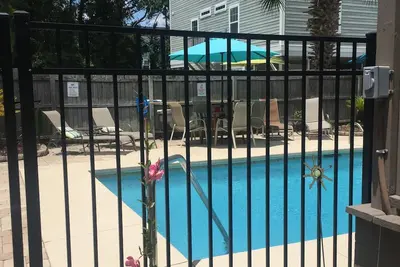 Image de Passez une fête à Sea-esta! Belle maison à quelques pas de la plage avec piscine privée