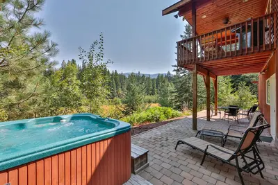 Image de Doux privé Cabin Leavenworth River Front avec Fast WiFi et 6 person hot tub