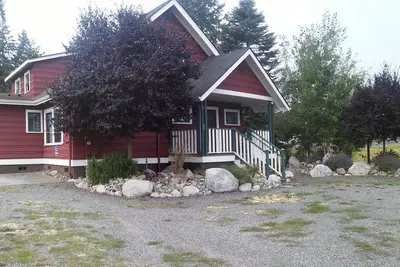 Image de Vintage Island Home 2 blocs de la ville. 4 Bdrs, 2 cuisines, 3 salles de bain. Peut dormir 14