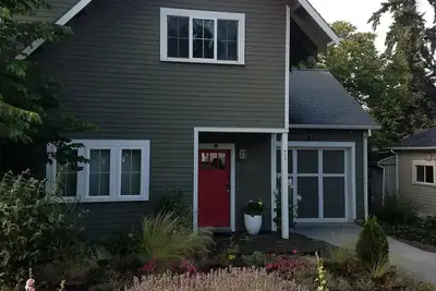 Image de Luxe confortable dans le quartier du centre-ville de Hood River 3 Chambres 2. 5 Bath Townhome