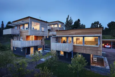 Image de The Horizon, un superbe hébergement contemporain organique surplombant le port.