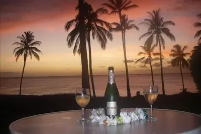 Image de Nouvellement Upgraded- One Bedroom Ocean Front Condo \/ Spectacular Sunset View
