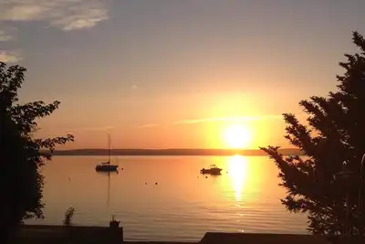 Image de Cozy New England Beach Cottage avec plage privée et rampe de bateau, vues incroyables