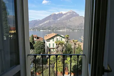 Image de Vue sur le lac au coeur de la ville